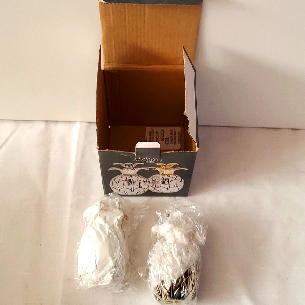 NWT. Table Accents, Salt & Pepper Shaker. - Picture 7 of 10